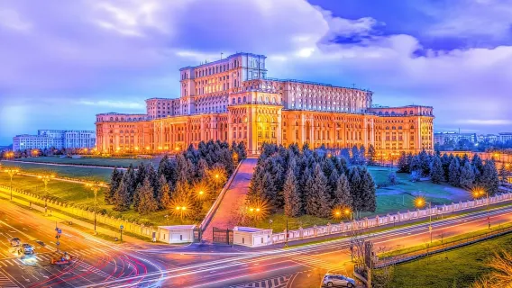 Visita guidata in autobus: Parlamento, Villa Ceausescu, Parco del villaggio