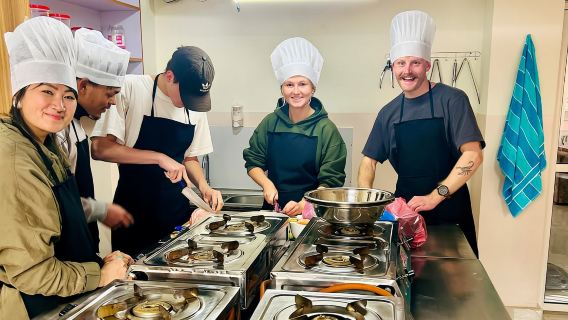 Kathmandu: corso di cucina nepalese e preparazione di momo condotto da un docente locale