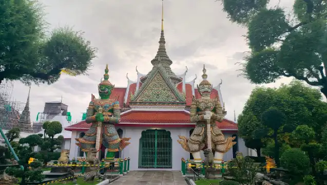 曼谷：長尾船運河之旅至黎明寺