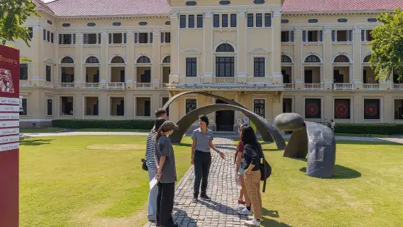 曼谷：搭乘長尾船遊覽黎明寺和湄南河運河