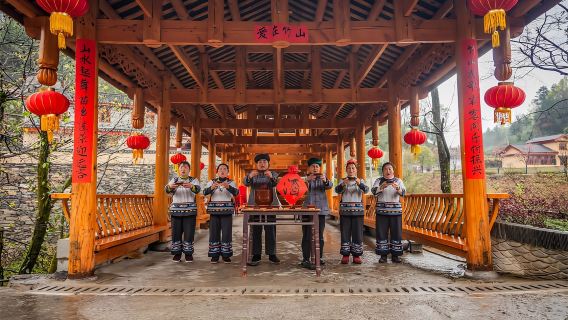 Lawatan Sehari ke Kampung Miao Zhushan + Persembahan Malam Besar Phoenix Yangzi (Sesi Petang)