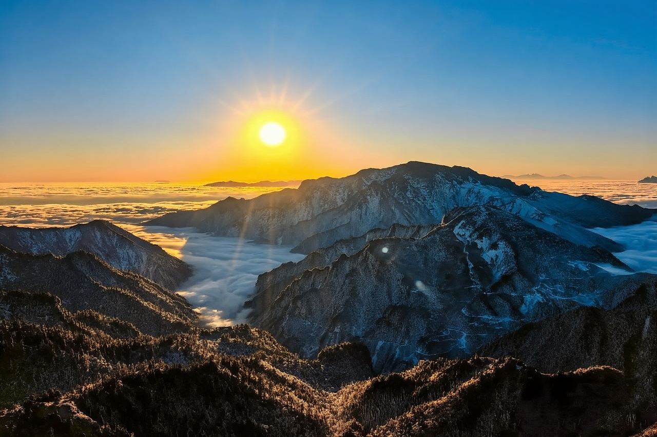 Ya'an Niubei Berg Sternencamp · Campingleistungen[Nächtliche Wanderung zum Gipfel + Beobachtung des Wolkenmeeres und Sonnenaufgangs]