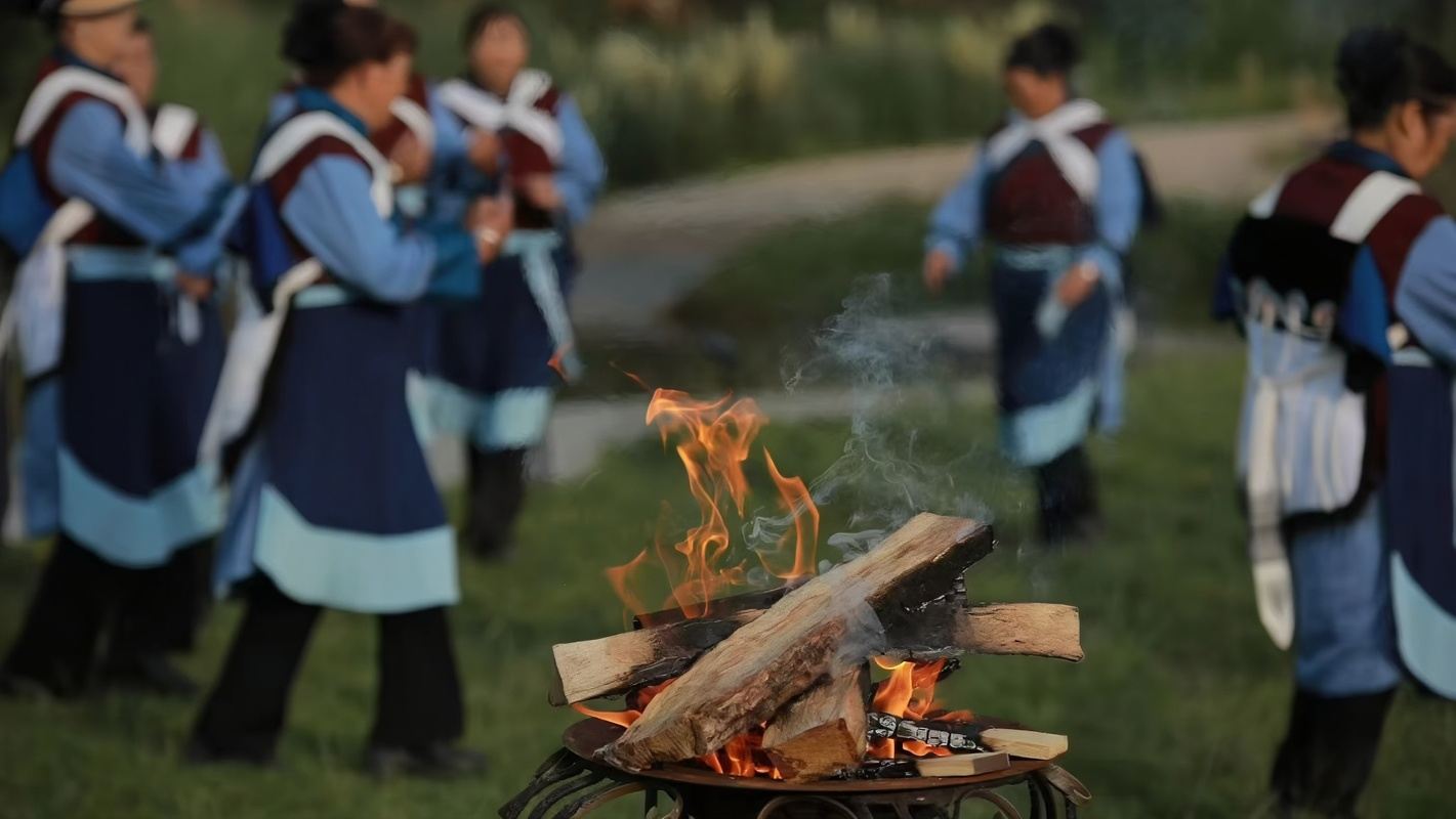 Lijiang – Erleben Sie die kreative Fusion lokaler ethnischer Zutaten auf einer Farm am Fuße der schneebedeckten Berge, ein romantischer Fotospot mit atemberaubender Landschaft – Eatwith Gemeinsamer Genussmoment