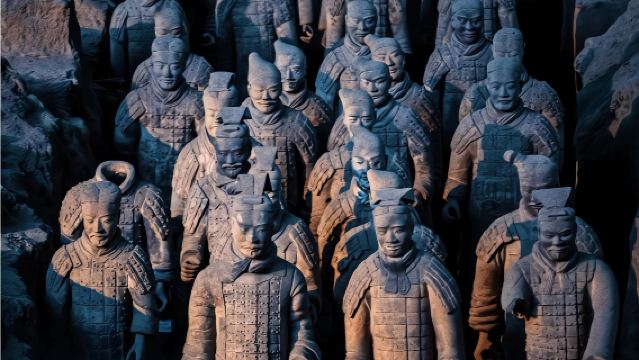 1-day In-depth Tour: Emperor Qinshihuang's Mausoleum Site Museum + Lishan Garden + Chinese & Western Buffet (15-person group)