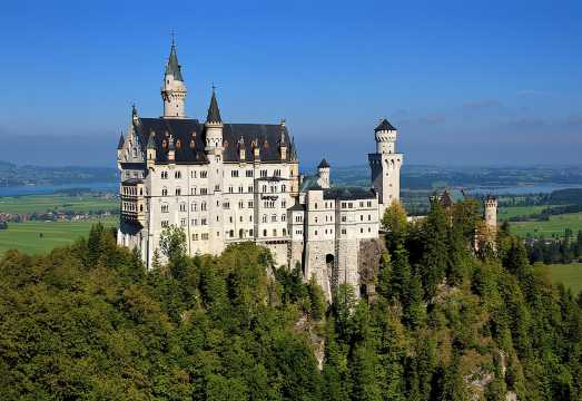 Neuschwanstein Castle and Linderhof Palace Day Trip from Munich