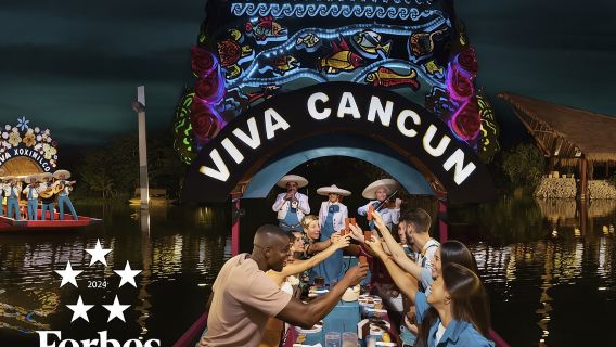 Xoximilco: tour in barca con degustazione, bar di tequila e trasporto