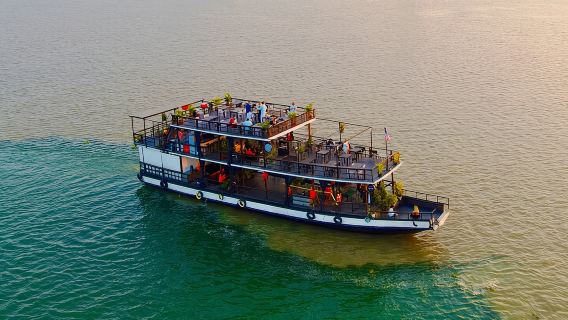 Sonnenuntergangsfahrt mit unbegrenzt Bier und alkoholfreien Getränken – englischsprachiger Reiseleiter an Bord