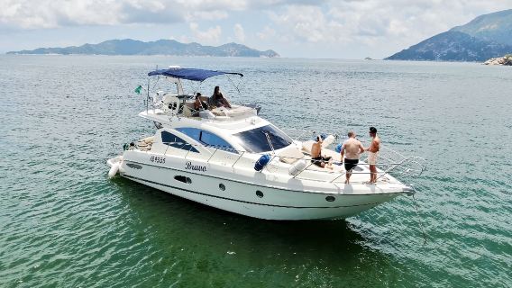 【マカオヨットレンタル】42フィートイタリア輸入ヨットチャーター(3時間/6時間/8時間) ヨットレンタル・貸切クルーズ 複数人での航海 多彩なコース ビジネス対応/歓迎