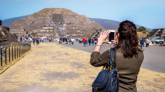 Tour to Teotihuacan with visit to ancient caves and CDMX transportation