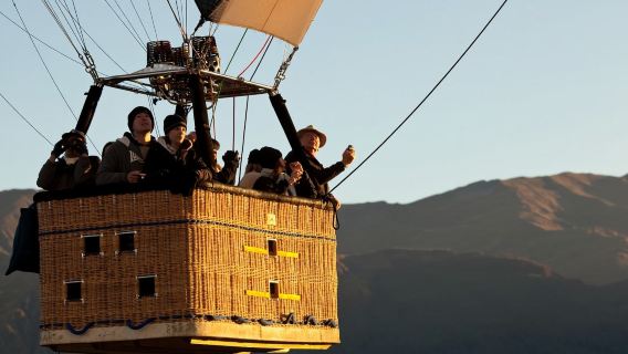 Tour ngắm bình minh lãng mạn bằng khinh khí cầu tại Queenstown, đảo Nam New Zealand (Đón trả khách tại khách sạn Queenstown + Bữa sáng thịnh soạn)