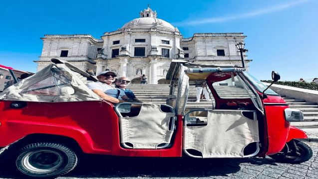 ไกด์นำเที่ยวส่วนตัวในลิสบอนกับรถตุ๊กตุ๊ก