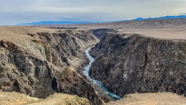 ทัวร์กลุ่มเล็ก Kolsai, ทะเลสาบ Kaindy และ Charyn Canyon