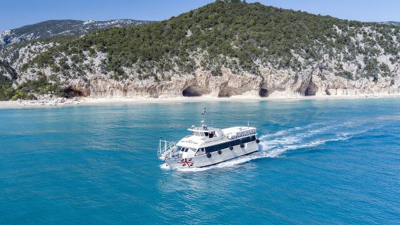 Cala Gonone: Hin- und Rückfahrt mit dem Boot nach Cala Luna