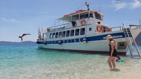Nydri: Island Hopping Boat Cruise with Beach BBQ Lunch