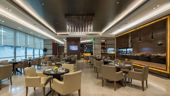 Dubai International Airport: Emirates Ahlan Lounge Experience – Terminal 3