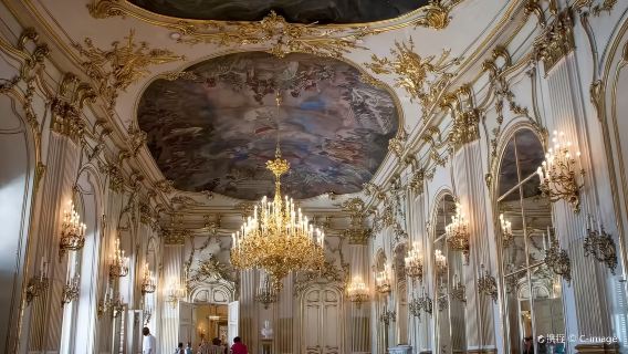 奧地利維也納+美泉宮+美景宮+國家歌劇院博物館一日遊