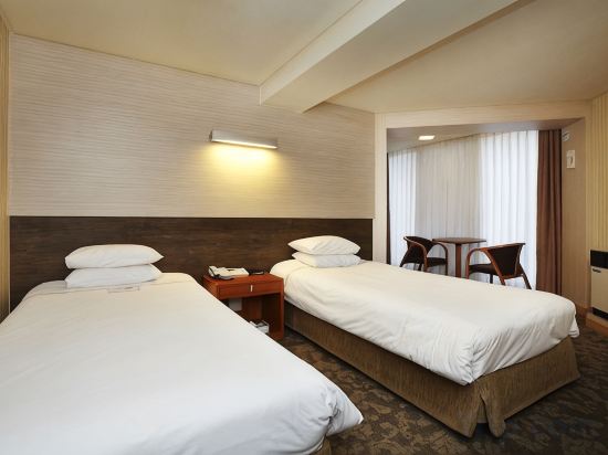 Savoy Hotel Room Type - Standard Twin Room
