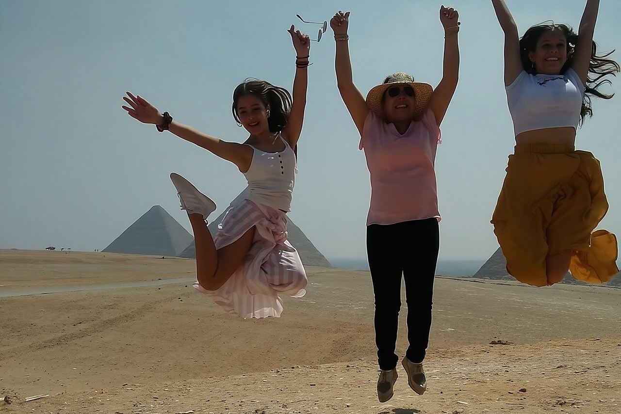  All Inclusive day tour to Giza pyramids, Egyptian museum and Felucca 