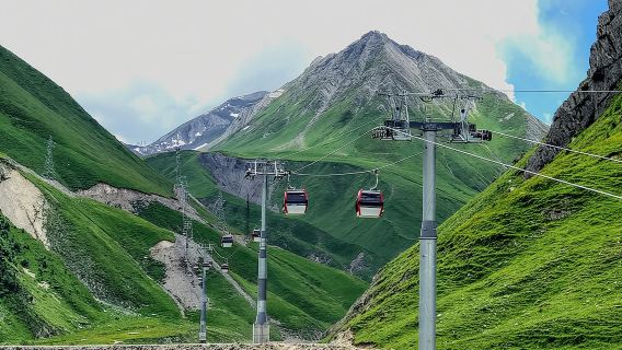 Tour di un giorno intero a Kazbegi Ananuri Zhinvali Gudauri