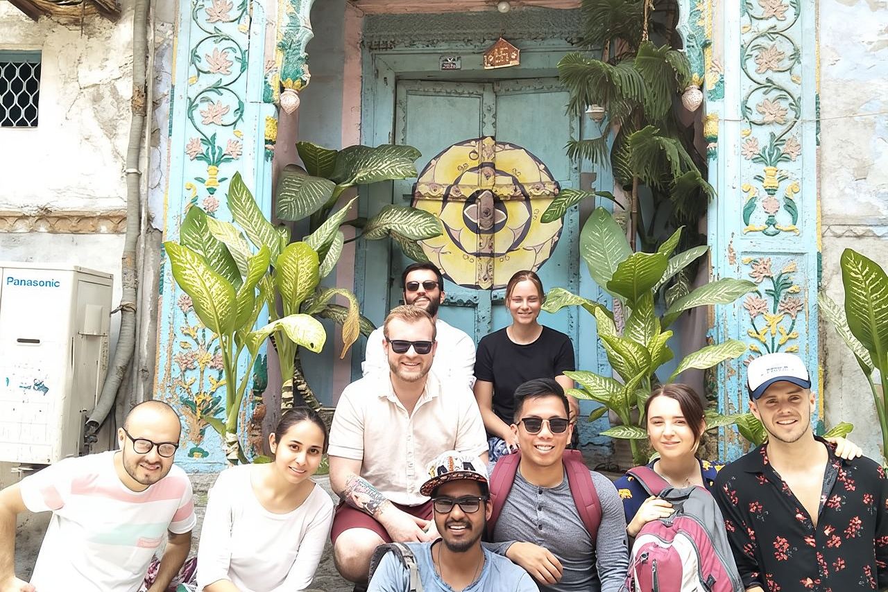 Il grande tour gastronomico indiano: passeggiata tra cibo e patrimonio della Vecchia Delhi