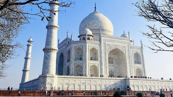 Day Trip to Taj Mahal and Agra from Chennai with Both Side Commercial Flights