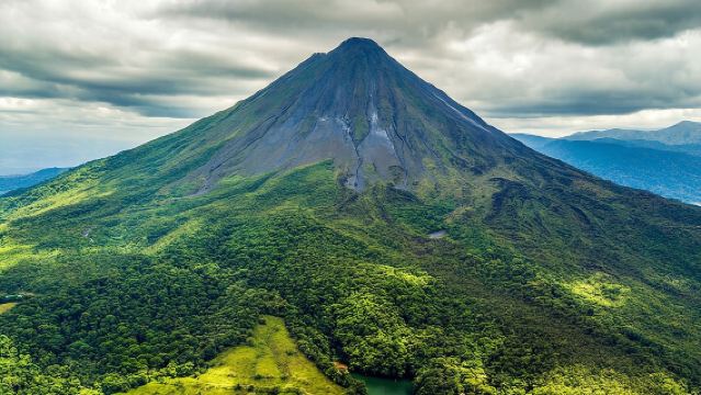 ¡Aventura en el Combo Tour del Volcán! - Tirolina, Cascada, Aguas Termales y Más