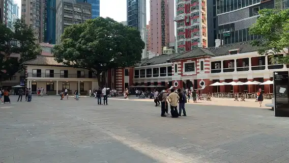 Victoria Peak: Climb to the summit via the Mid-Levels escalato on an audio tour