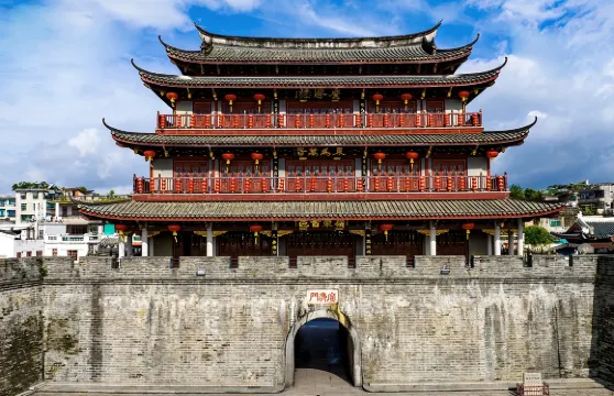 潮州古城+廣濟橋+牌坊街+開元寺一日遊【本地司機+上門接送】