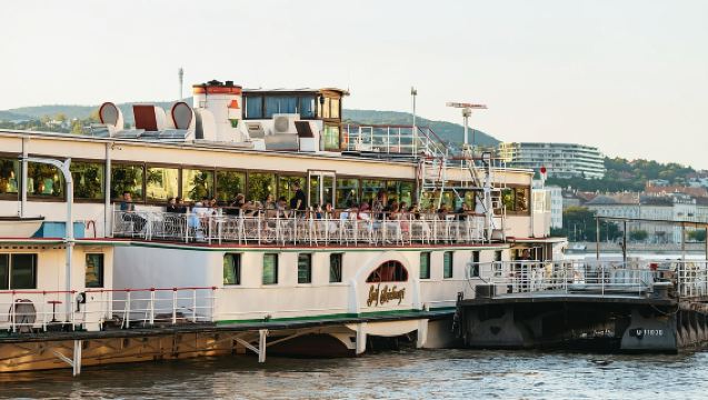 Budapest: Evening Cruise including Drink Options