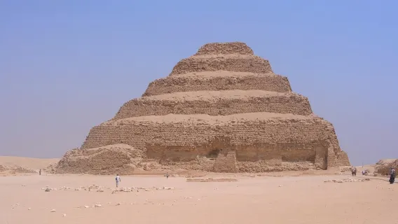 Il Cairo: tour delle Piramidi, di Saqqara e di Menfi con pranzo