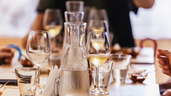 Palermo: Degustazione di vini con stuzzichini alla Bottega Monteleone