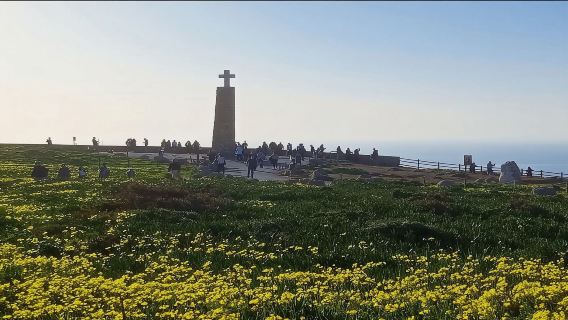 Sintra: Private Palaces, Moorish Castle, and Roca Cape Tour