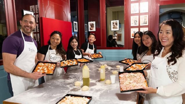 Pizza and TIramisù cooking class with a local chef in Rome