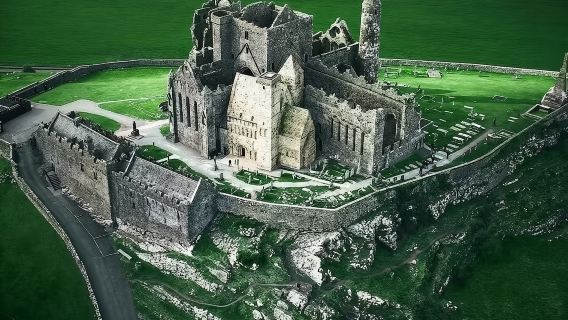 愛爾蘭暗黑古堡科克布拉尼城堡+卡瑟爾巖包車一日遊【中文司機】