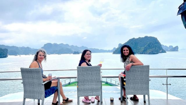 Hanoi:Halong Bay–Lan Ha Bay-Kayak,Swimming Luxury Day Cruise