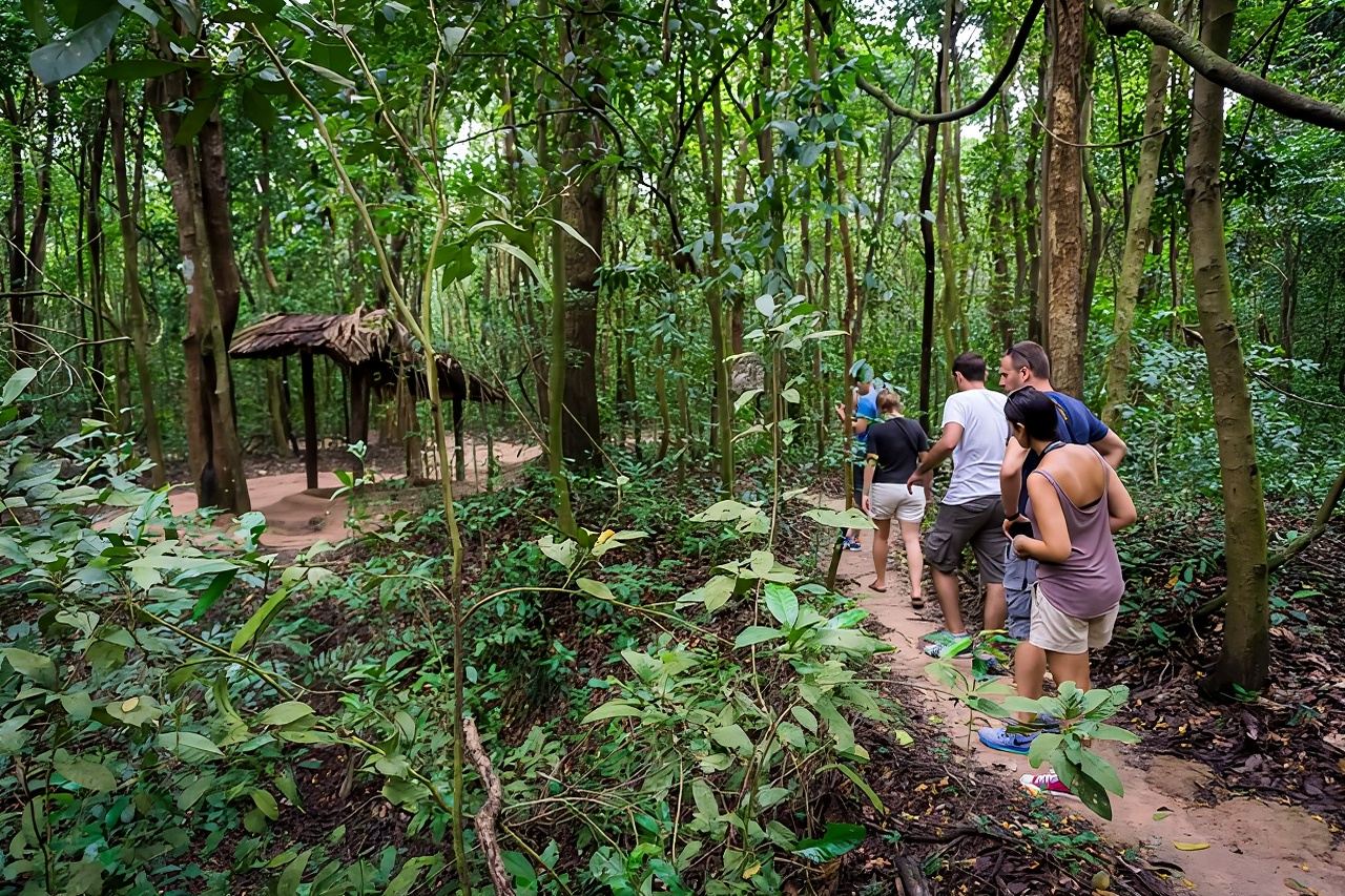 Ho Chi Minh Tunnel di Cu Chi Tour di mezza giornata