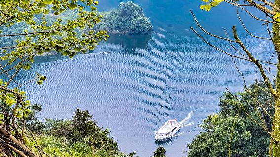 竹山苗寨+長潭崗峽谷河湖遊【贈送苗家特色餐、夢幻沱江晚會】