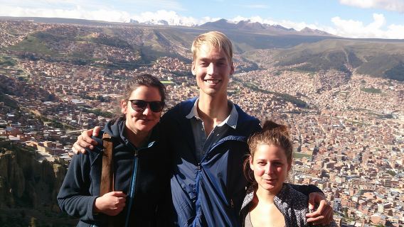 Cuộc phiêu lưu bằng cáp treo, xi măng, pháp sư và El Alto ở La Paz