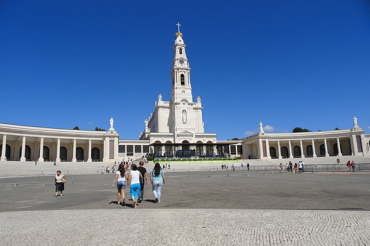 Tour en grupo pequeño a Fátima, Nazaré y Óbidos desde Lisboa