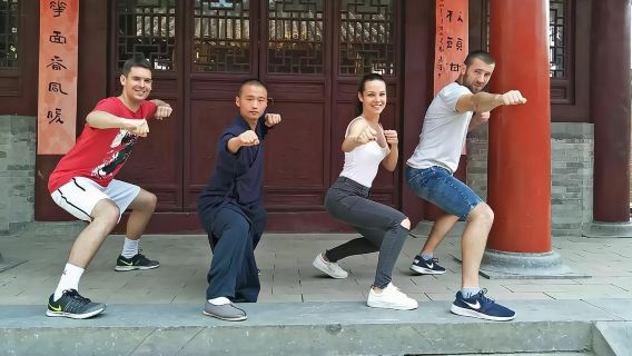 Zhengzhou Private Tour to Shaolin Temple including Kungfu Lesson and Activities