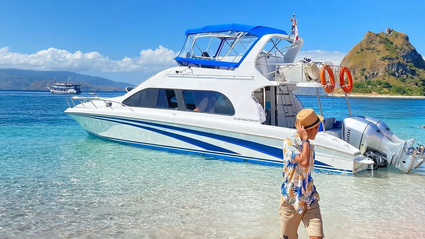 코모도+파다르 섬+핑크 비치 당일 치기 여행 선택 가능한 더블 데크 요트로 더 안정적인 여행+스노클링