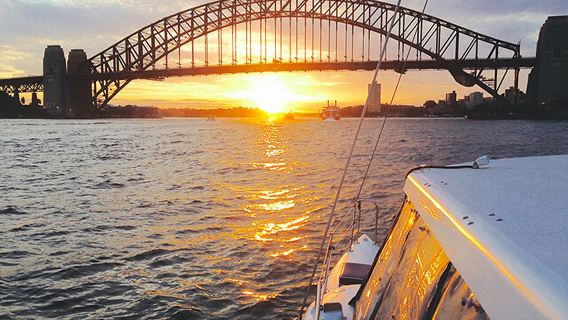 1-hour sunset cruise in Sydney Harbour (includes snack platter and drinks)