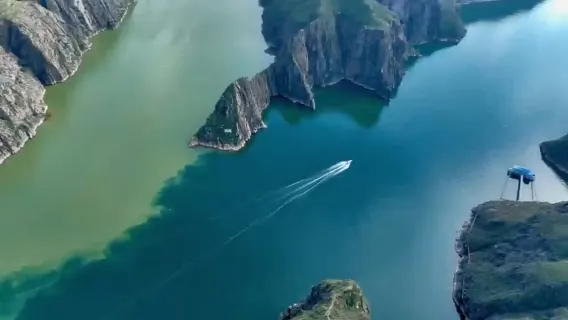 1-day private chartered tour to Liujiaxia (Binglin Temple Grottoes + Huangtao Viewing Platform + Liujiaxia Bridge)