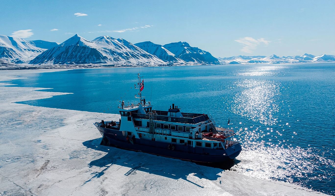 Svalbard Glacier and Wildlife Catamaran Cruise