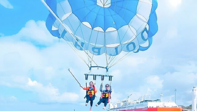 Bali Watersport : Parachute ascensionnel, banane tractée, bouée tractée et jet ski