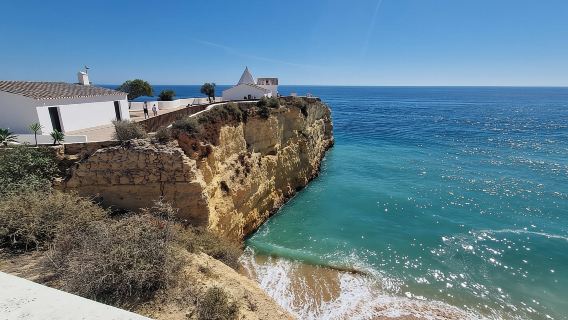From Faro: Boat trip to Benagil Cave & Praia da Marinha