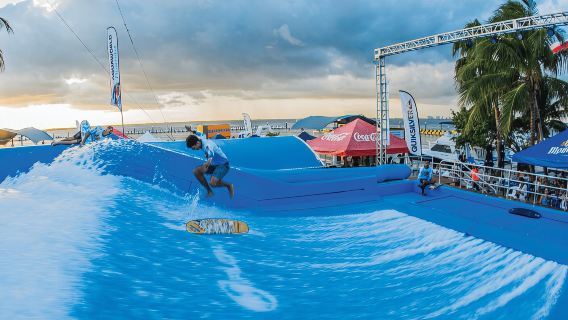 Cancun: Trải nghiệm lướt sóng Flowrider