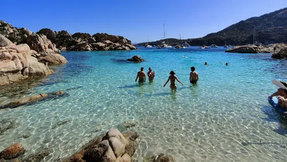 Caprera: hiking to Cala Coticcio with aperitif