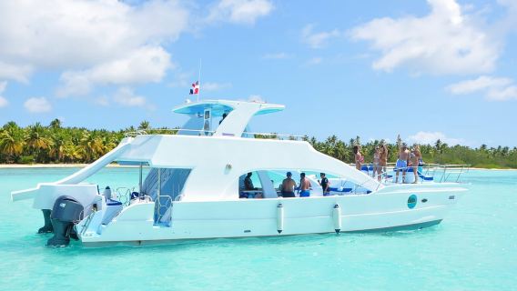 From Samaná: Whale Watching and Cayo Levantado Boat Tour