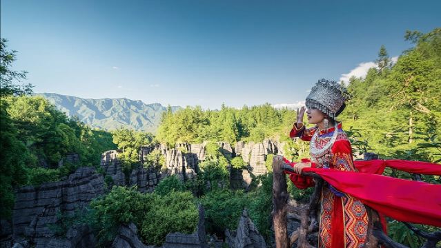 Enshi Suobuya Stone Forest + Tujia Daughter City Half-Day Tour (including scenic shuttle)